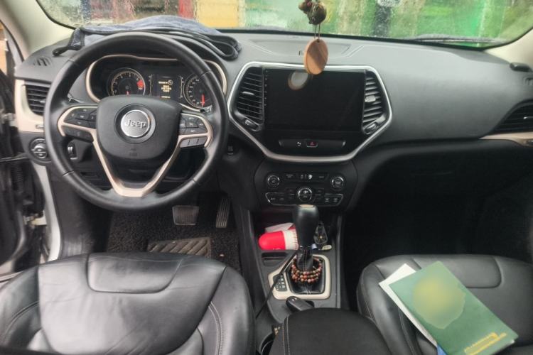 Used Jeep Cherokee 2016 2.4L Leading Edition Center Console