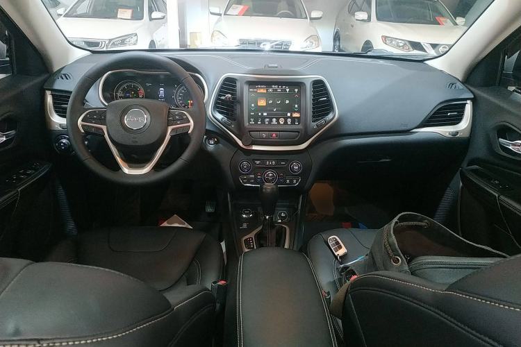 Used Jeep Cherokee 2016 2.4L Professional Smart Version Center Console