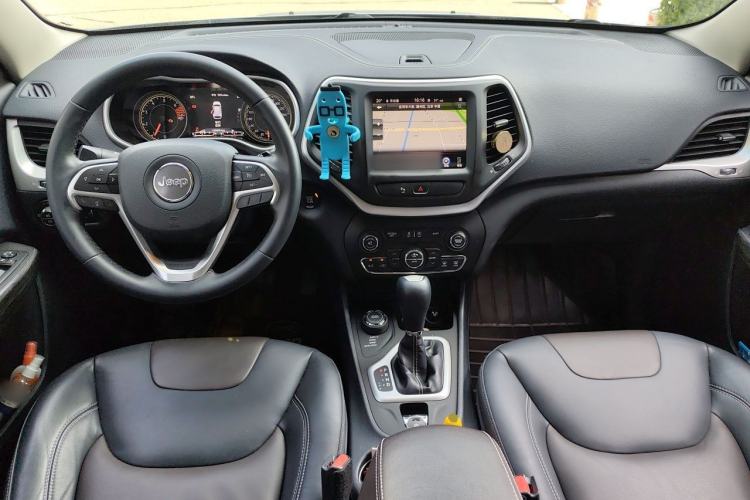 Used Jeep Cherokee 2016 2.4L Professional Smart Version Center Console