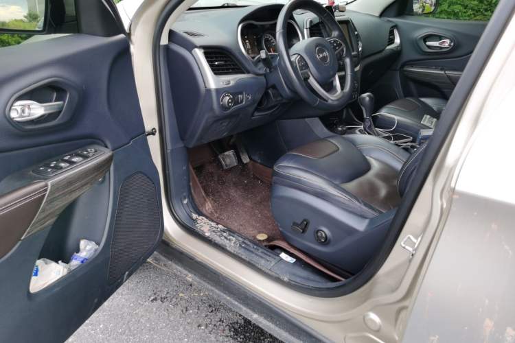 Used Jeep Cherokee 2016 2.4L Superior Edition Driver Seat
