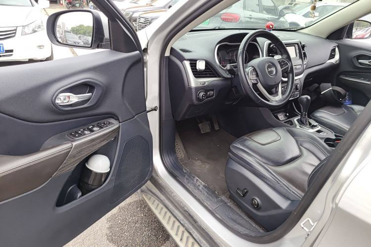 Used Jeep Cherokee 2016 2.4L Leading Edition Driver Seat