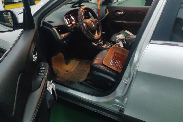 Used Jeep Cherokee 2016 2.4L Leading Edition Driver Seat