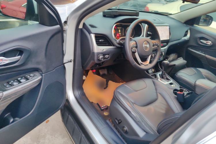 Used Jeep Cherokee 2016 2.4L Leading Edition Driver Seat