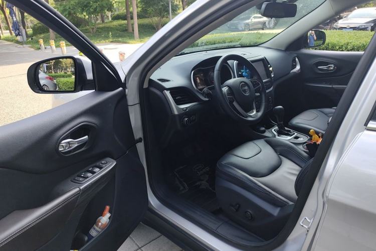 Used Jeep Cherokee 2016 2.4L Professional Smart Version Driver Seat