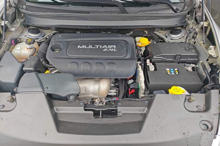 Used Jeep Cherokee 2016 2.4L Professional Edition Engine Bay