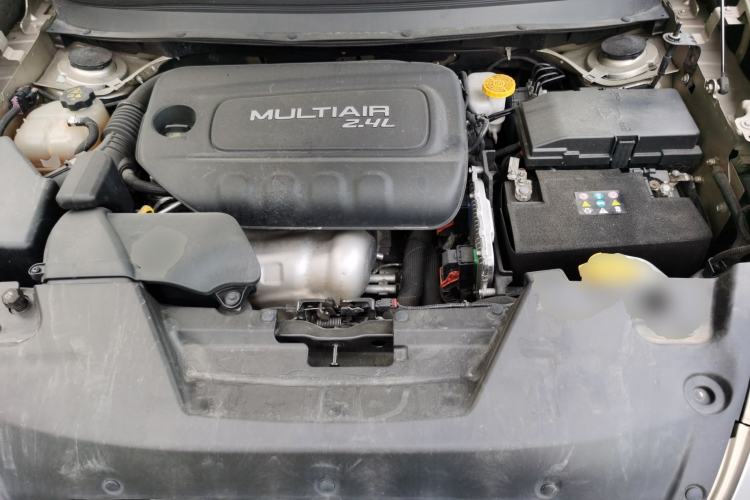 Used Jeep Cherokee 2016 2.4L Superior Edition Engine Bay