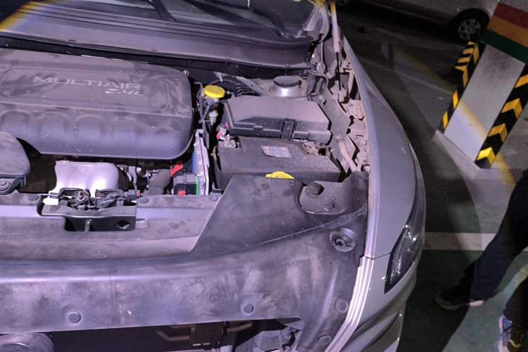 Used Jeep Cherokee 2016 2.4L Professional Edition Engine Bay Left