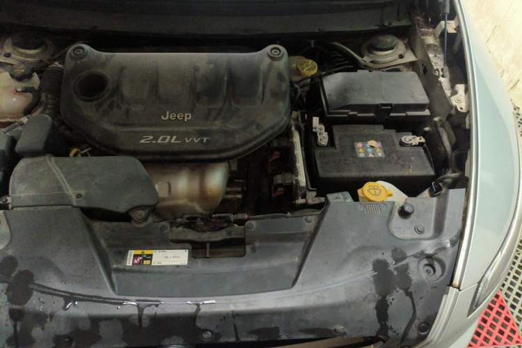 Used Jeep Cherokee 2016 2.0L Superior Edition Engine Bay Left