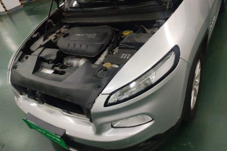 Used Jeep Cherokee 2016 2.4L Leading Edition Engine Bay Left