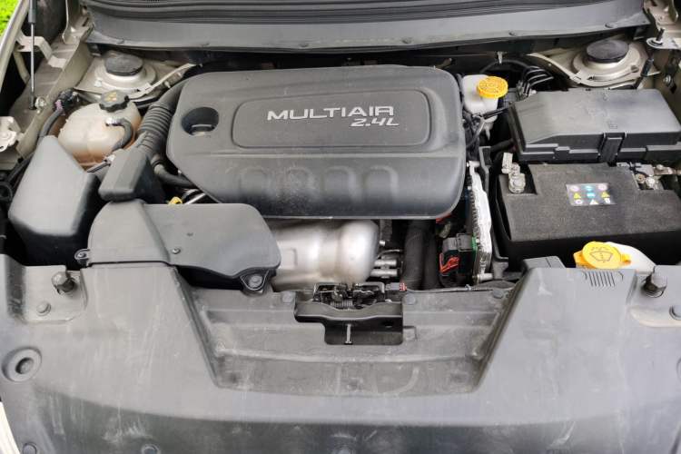 Used Jeep Cherokee 2016 2.4L Superior Edition Engine Bay Right