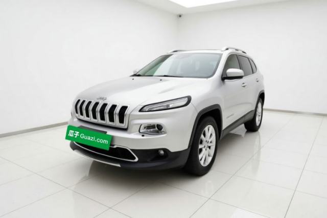 Ojetý Jeep Cherokee 2016 2.4L Superior Edition