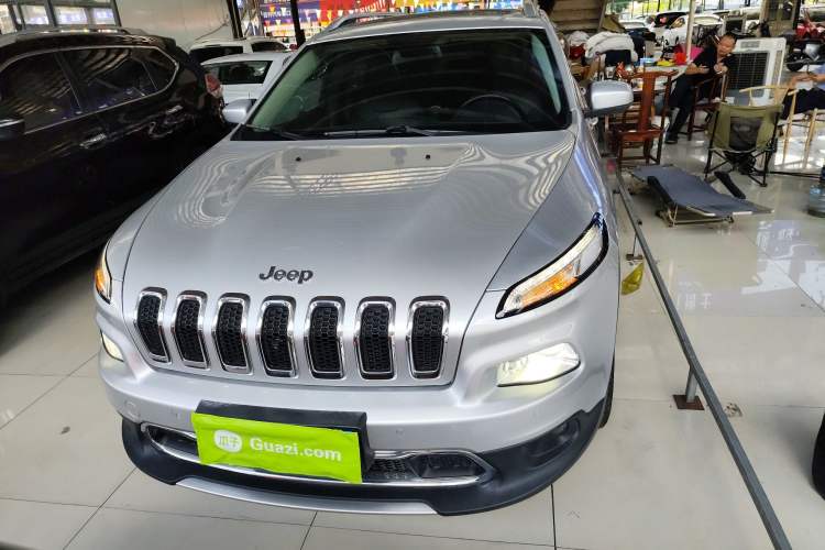 Used Jeep Cherokee 2016 2.4L Professional Smart Version Exterior 1