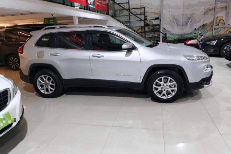 Used Jeep Cherokee 2016 2.4L Professional Smart Version Exterior 2