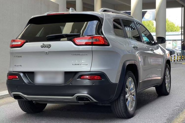 Used Jeep Cherokee 2016 2.4L Superior Edition Exterior 3