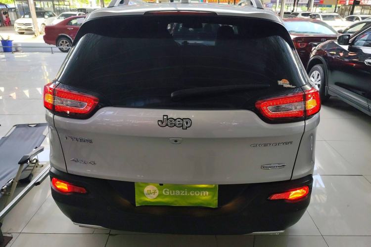 Used Jeep Cherokee 2016 2.4L Professional Smart Version Exterior 4