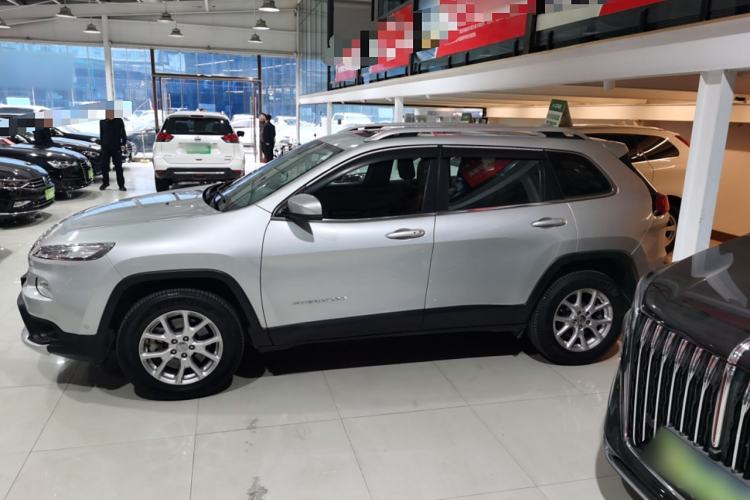 Used Jeep Cherokee 2016 2.4L Professional Smart Version Exterior 5