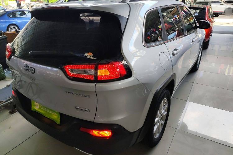 Used Jeep Cherokee 2016 2.4L Professional Smart Version Exterior 5