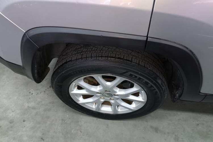 Used Jeep Cherokee 2016 2.4L Leading Smart Version Exterior 5