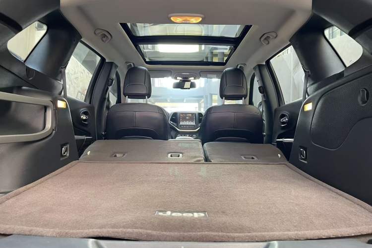 Used Jeep Cherokee 2016 2.4L Superior Edition Exterior 7