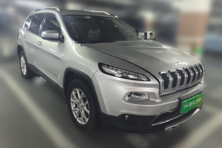 Used Jeep Cherokee 2016 2.4L Professional Edition Front Right 45 Deg