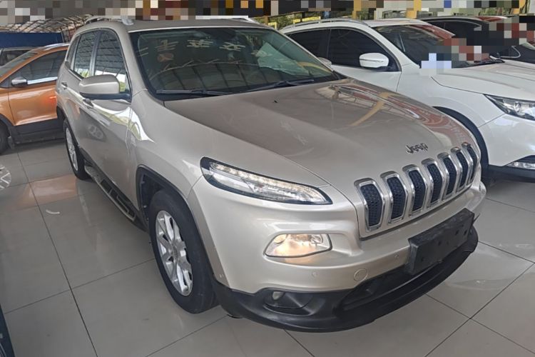Used Jeep Cherokee 2016 2.4L Leading Edition Front Right 45 Deg
