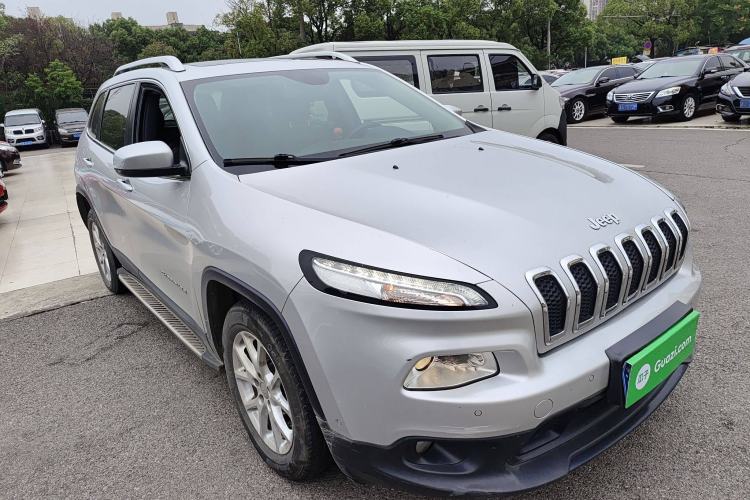 Used Jeep Cherokee 2016 2.4L Leading Edition Front Right 45 Deg