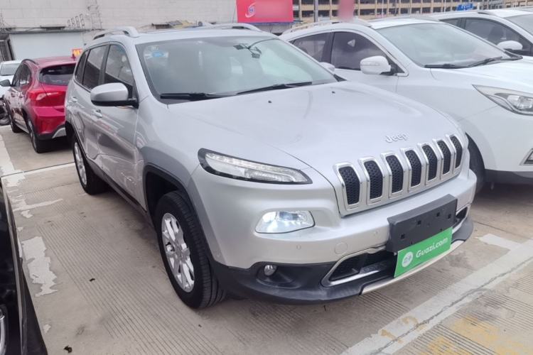 Used Jeep Cherokee 2016 2.4L Leading Edition Front Right 45 Deg
