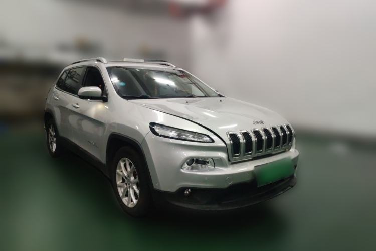 Used Jeep Cherokee 2016 2.4L Leading Edition Front Right 45 Deg