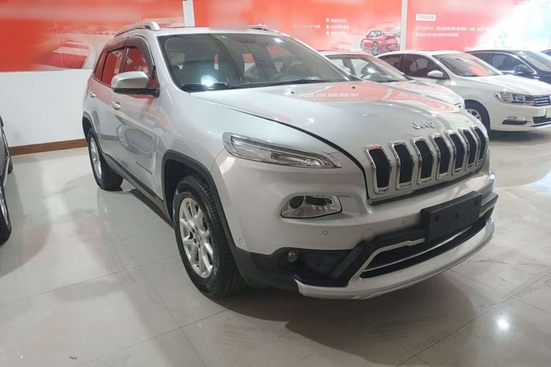 Used Jeep Cherokee 2016 2.4L Professional Smart Version Front Right 45 Deg