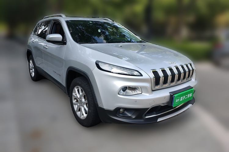 Used Jeep Cherokee 2016 2.4L Professional Smart Version Front Right 45 Deg