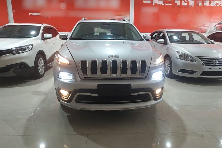 Used Jeep Cherokee 2016 2.4L Professional Smart Version Front