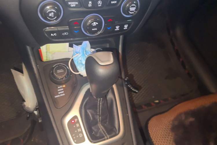 Used Jeep Cherokee 2016 2.4L Professional Edition Gear Lever