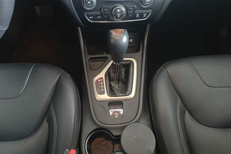 Used Jeep Cherokee 2016 2.4L Leading Edition Gear Lever