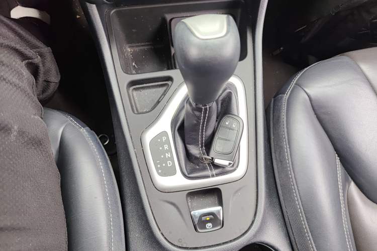 Used Jeep Cherokee 2016 2.4L Leading Edition Gear Lever