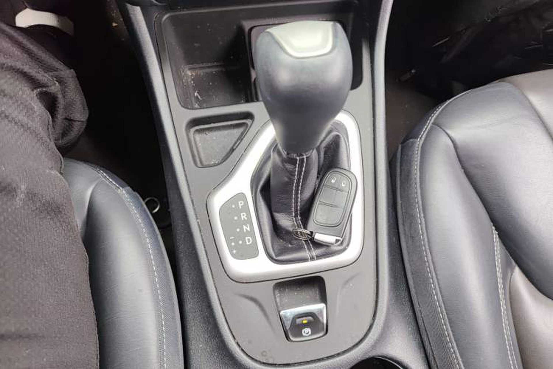 Used Jeep Cherokee 2016 2.4L Leading Edition Gear Lever