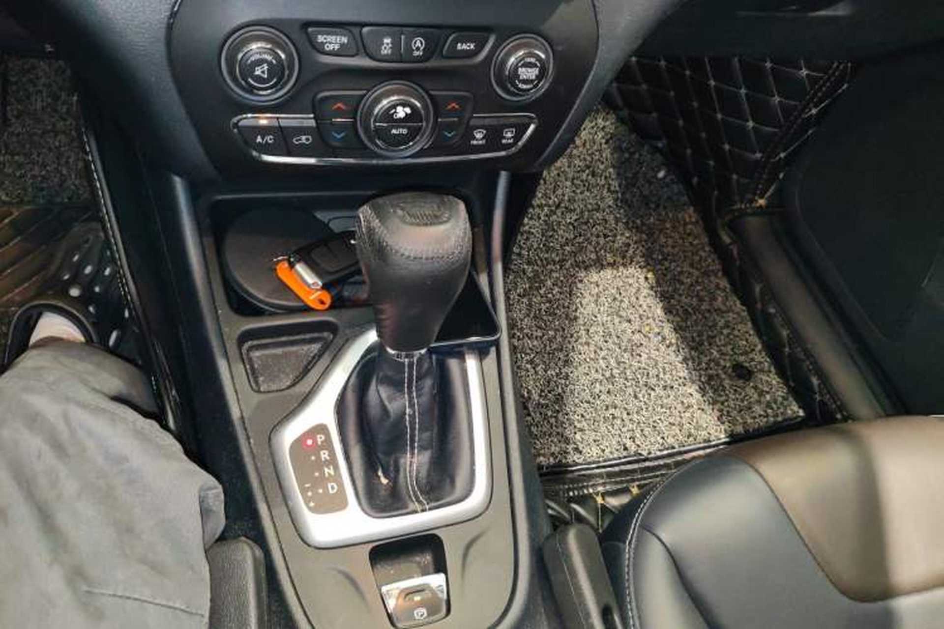 Used Jeep Cherokee 2016 2.4L Leading Edition Gear Lever