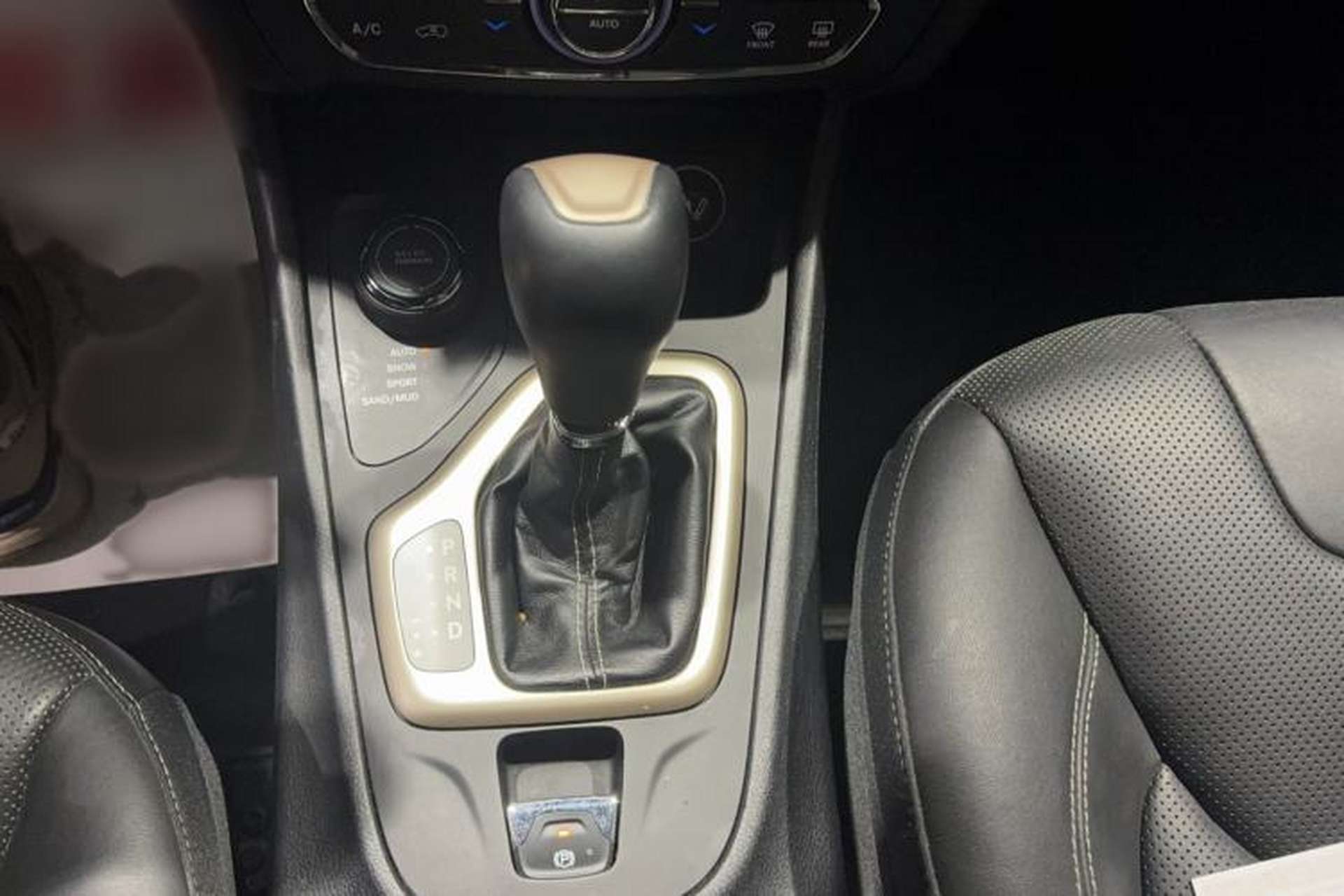 Used Jeep Cherokee 2016 2.4L All-in-One Edition Gear Lever