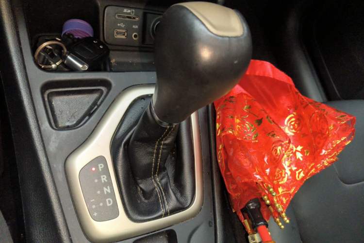 Used Jeep Cherokee 2016 2.0L Superior Edition Gear Lever