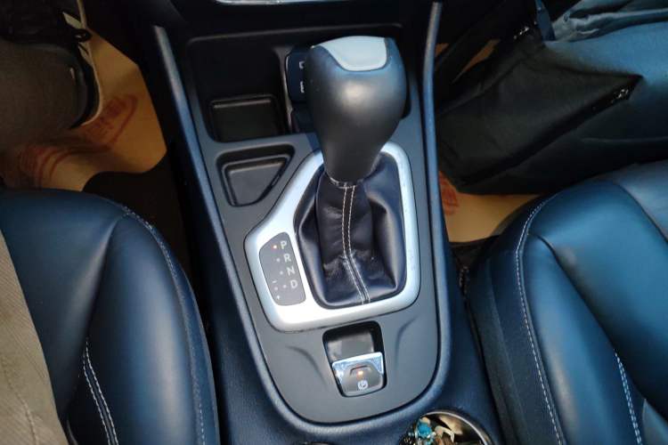 Used Jeep Cherokee 2016 2.4L Leading Edition Gear Lever