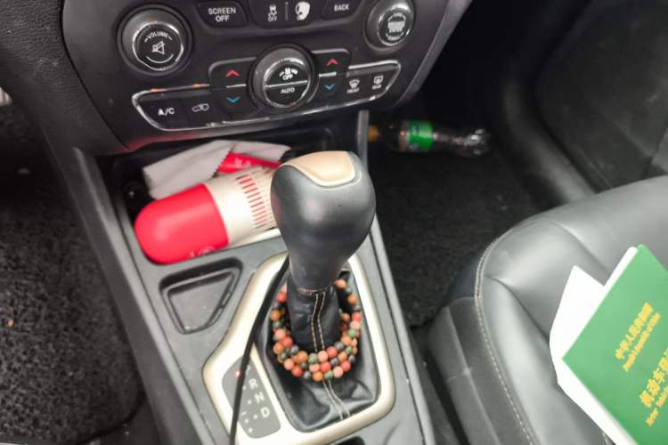 Used Jeep Cherokee 2016 2.4L Leading Edition Gear Lever