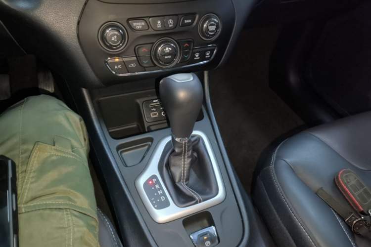 Used Jeep Cherokee 2016 2.4L Leading Smart Version Gear Lever