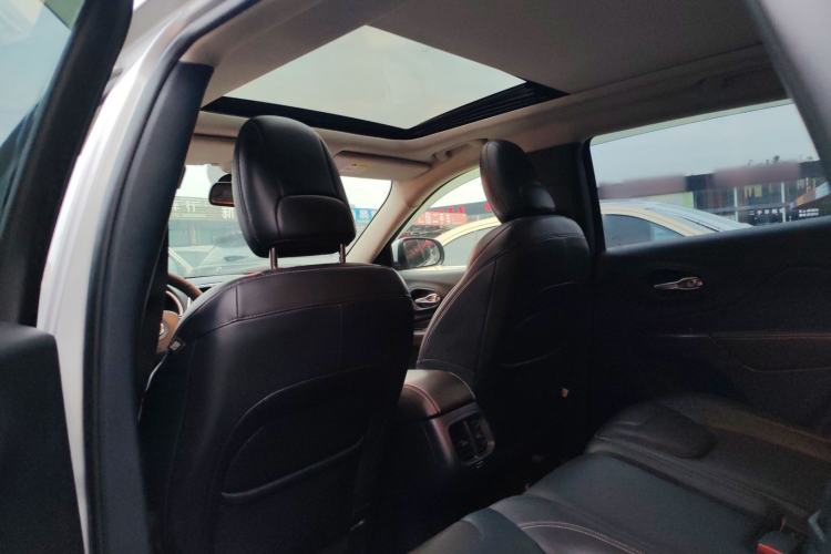 Used Jeep Cherokee 2016 2.4L Leading Edition Headliner