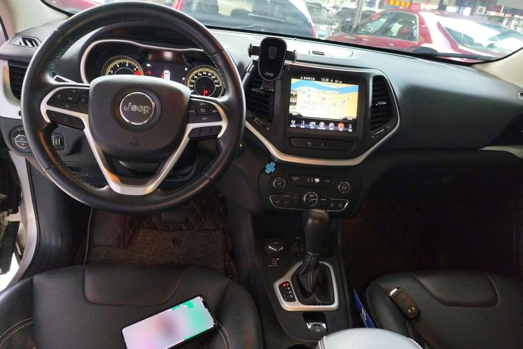 Used Jeep Cherokee 2016 2.4L Professional Smart Version Interior 2