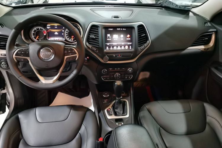 Used Jeep Cherokee 2016 2.4L Professional Smart Version Interior 3