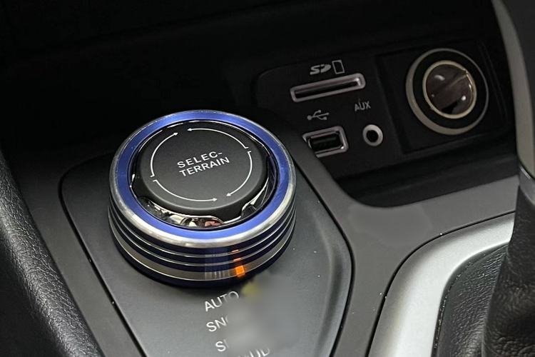 Used Jeep Cherokee 2016 2.4L Superior Edition Interior 6