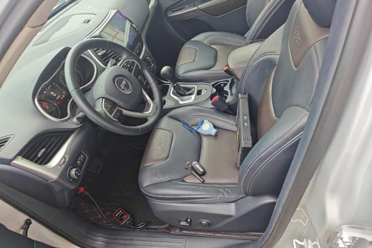 Used Jeep Cherokee 2016 2.4L Professional Edition Left Front Seat