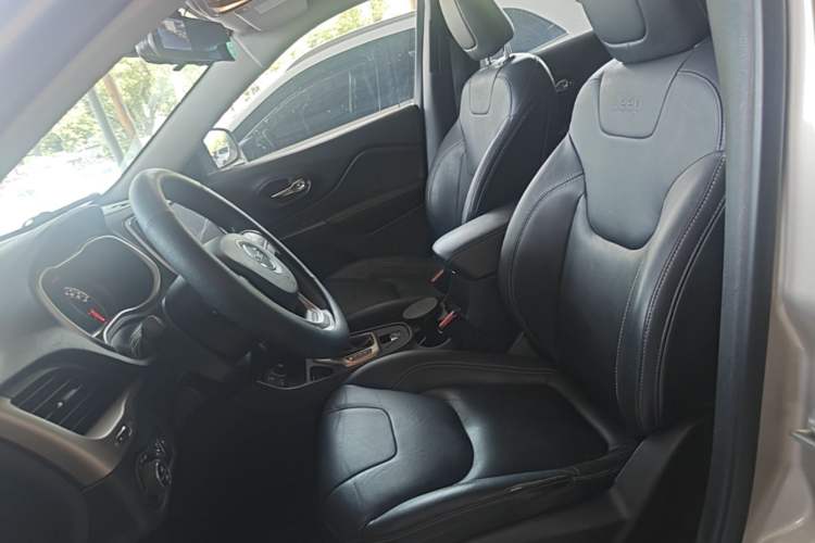 Used Jeep Cherokee 2016 2.4L Leading Edition Left Front Seat