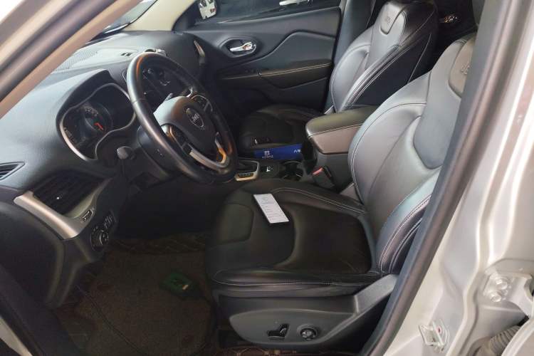Used Jeep Cherokee 2016 2.4L Professional Smart Version Left Front Seat