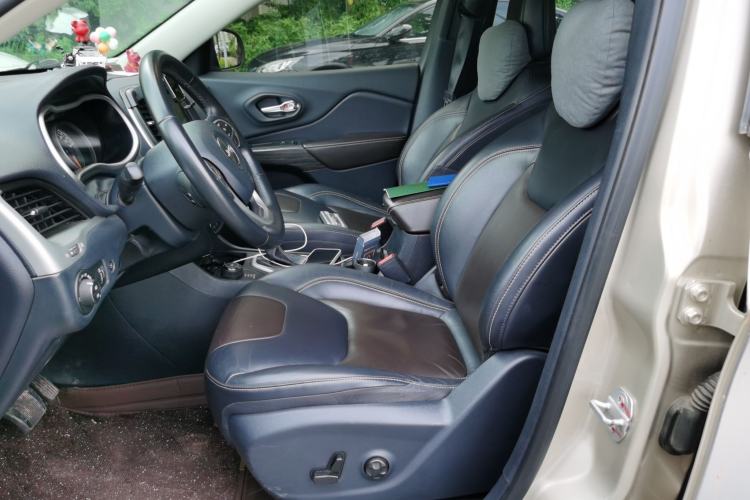 Used Jeep Cherokee 2016 2.4L Superior Edition Left Front Seat