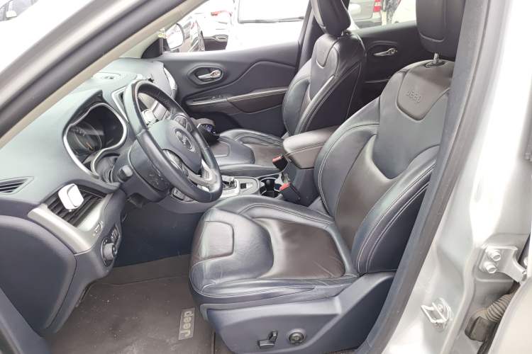 Used Jeep Cherokee 2016 2.4L Leading Edition Left Front Seat